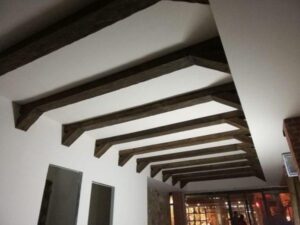 20lik-Ozel-Balta-Yontma-Dokulu-Poliuretan-Kiris-600x450-1