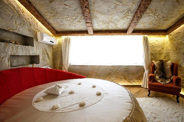 Second image of 12’lük Özel Balta Yontma Dokulu Poliüretan Kiriş