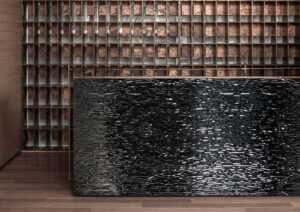 3D su dalgası duvar paneli – kabartmalı ripple wave desenli modern ferah iç mekan dekorasyon uygulaması